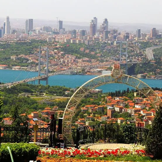 Büyük Çamlıca Tepesi